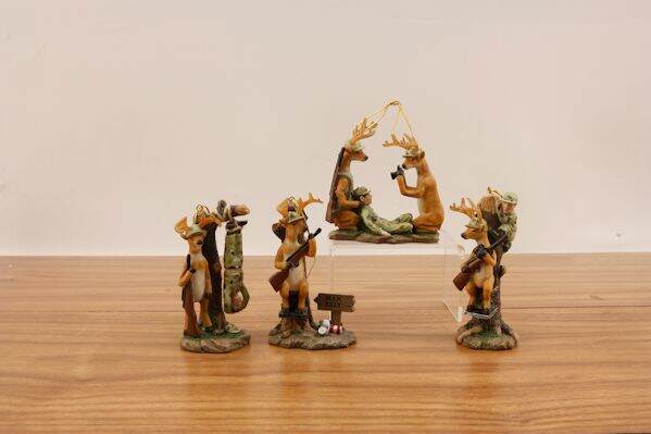 Item 601218 Deer As A Hunter Ornament